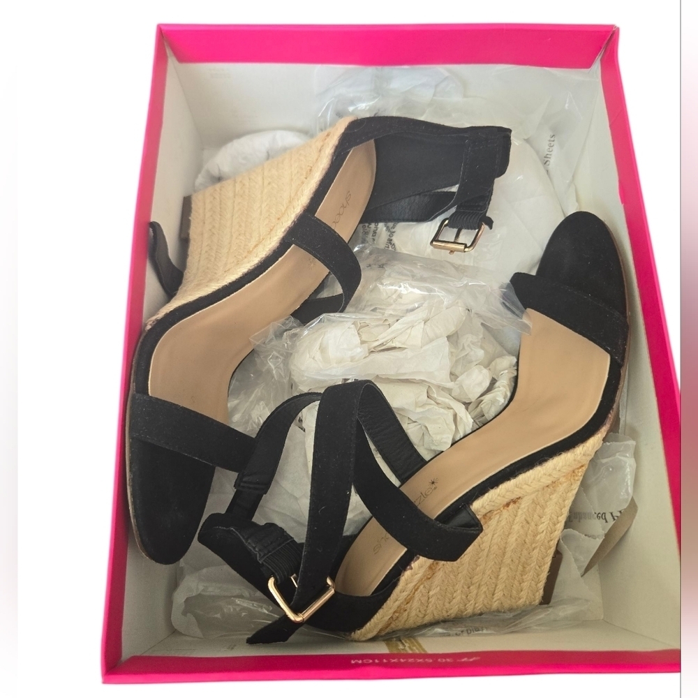 Shoe Dazzle Black and Tan Wedge Genova Sandals Size 9.5